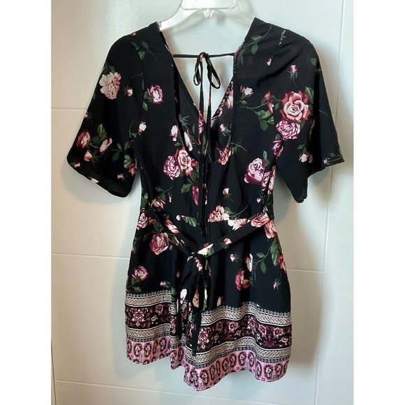 TRIXXI Women's‎ Romper Black  Floral Size Small - Picture 2 of 3